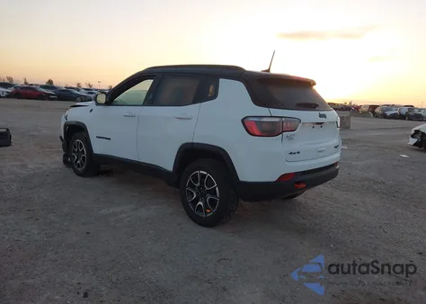 2025 Jeep Compass Trailhawk 4X4 из США, поврежденный, VIN 3C4NJDDN8ST533199